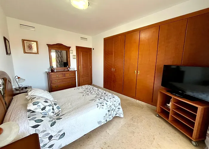 уютная и светлая с паркингом и бассейном в гигантес Apartment *